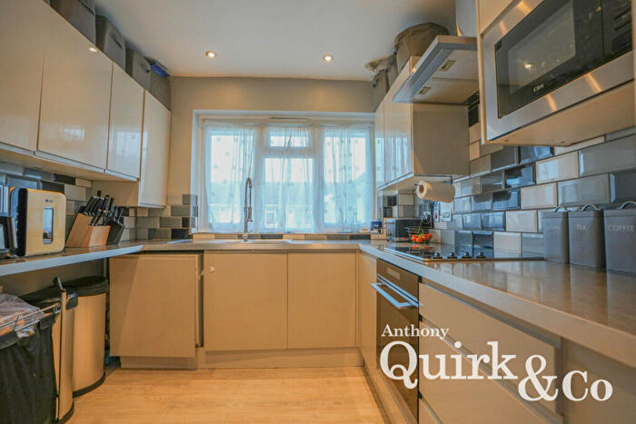 2 Bedroom Apartment For Sale In Church Parade, Canvey Island, SS8