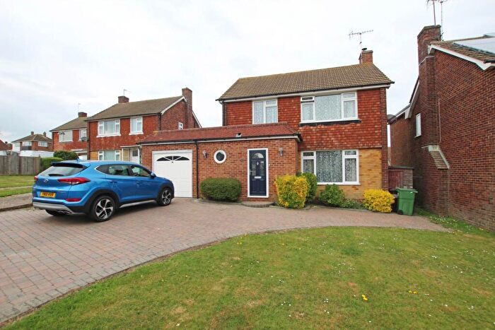 4 Bedroom Detached House For Sale In Branston Road, Eastbourne, BN22