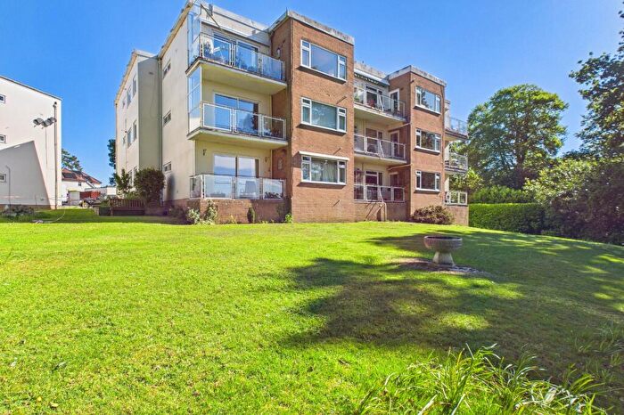 2 Bedroom Apartment For Sale In Wallace Road, Broadstone, Dorset, BH18