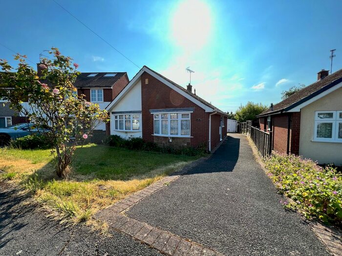 2 Bedroom Detached Bungalow For Sale In Lake Avenue, Loscoe, Heanor, DE75