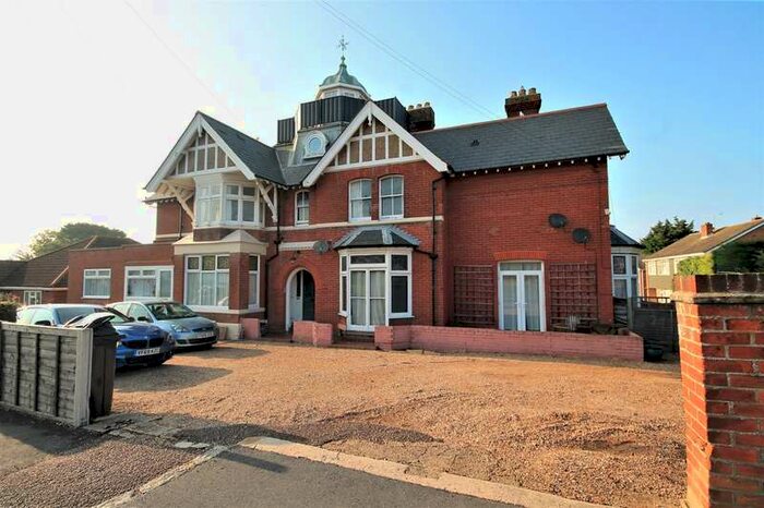 2 Bedroom Flat To Rent In Holland Road, Clacton-on-sea, CO15