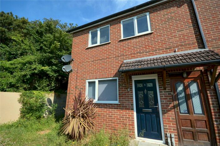 1 Bedroom Maisonette To Rent In St. Francis Close, Rochester, Kent, ME2