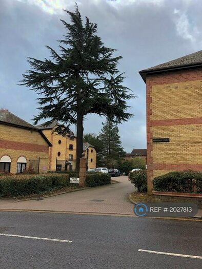 2 Bedroom Flat To Rent In Brooklands Court, St Albans, AL1