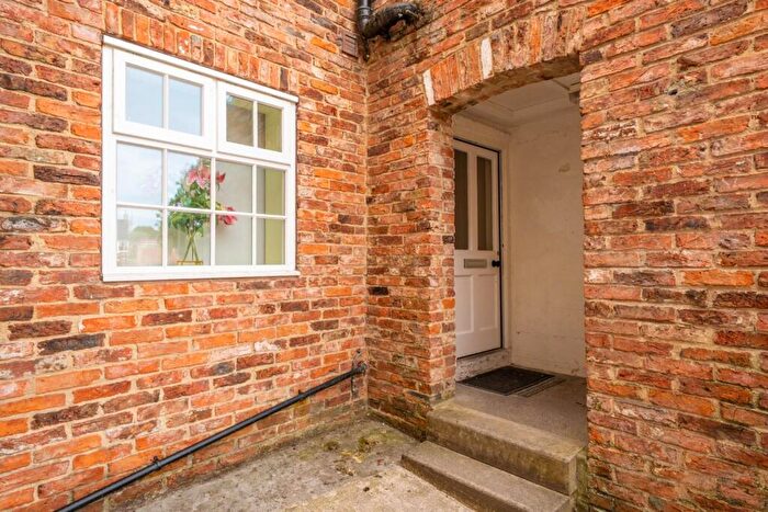 2 Bedroom Flat To Rent In Kirkgate, Tadcaster, LS24