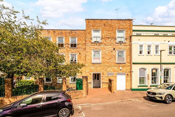 1 Bedroom Flat For Sale In Queens Road, Twickenham, TW1
