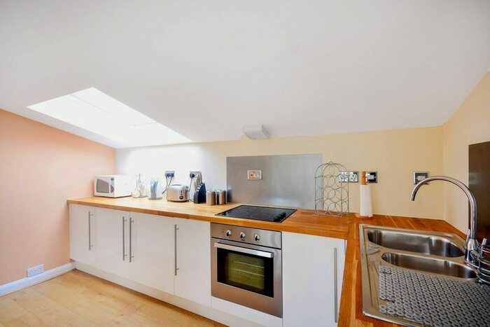 2 Bedroom Detached House To Rent In Beechwood Ave, Kew, Richmond, TW9