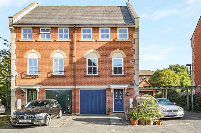 3 Bedroom Semi Detached House For Sale In Bennett Crescent, Oxford, OX4