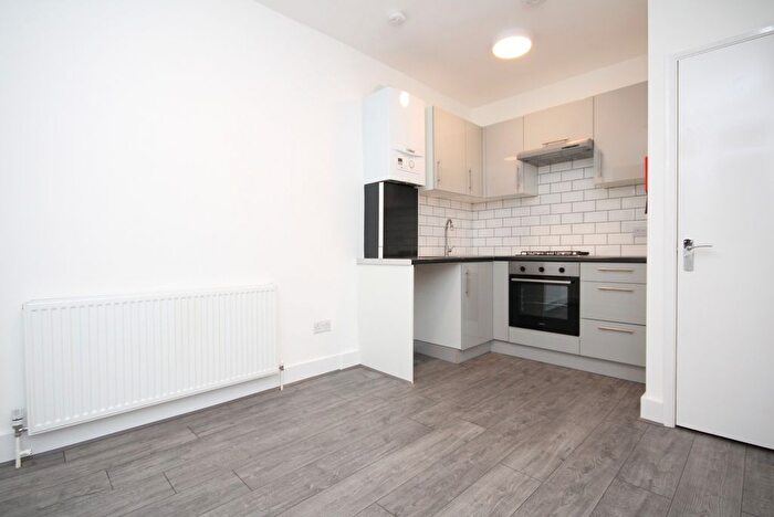 2 Bedroom Flat To Rent In Dongola Road, Seven Sisters, N17