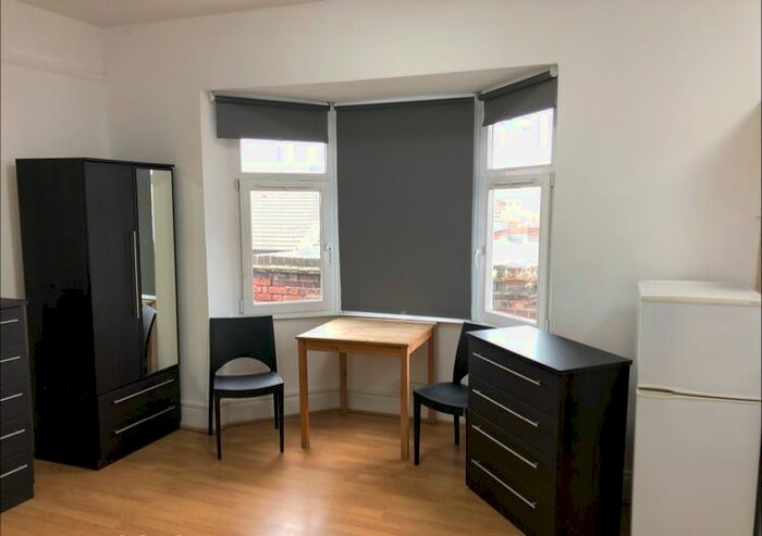 Studio To Rent In Burnside Rd, Chadwell Heath, RM8