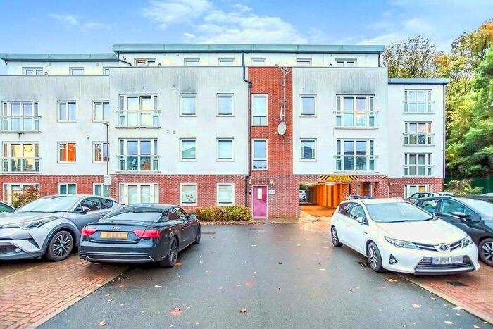 2 Bedroom Flat To Rent In Queen Marys Avenue, Watford, Hertfordshire, WD18