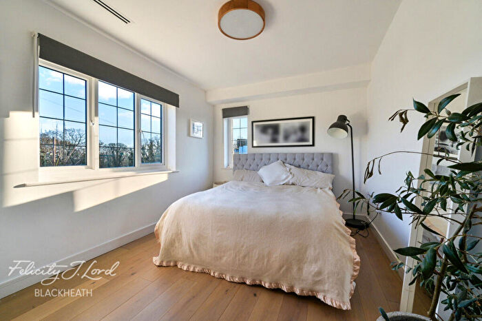 3 Bedroom Detached House For Sale In Eaglesfield Road, London, SE18