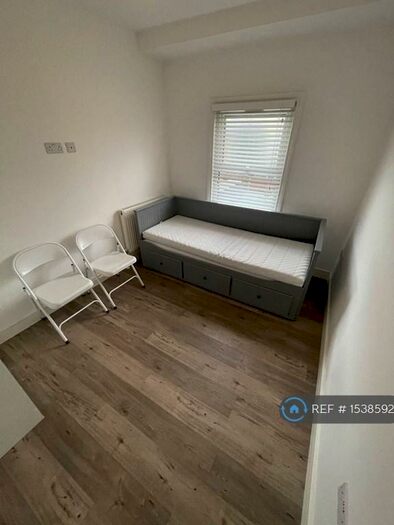 Studio To Rent In Huxley Road, London, N18