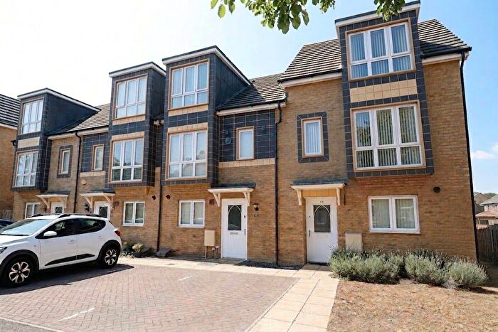 4 Bedroom End Terrace House For Sale In Stone House Lane, Dartford, DA2
