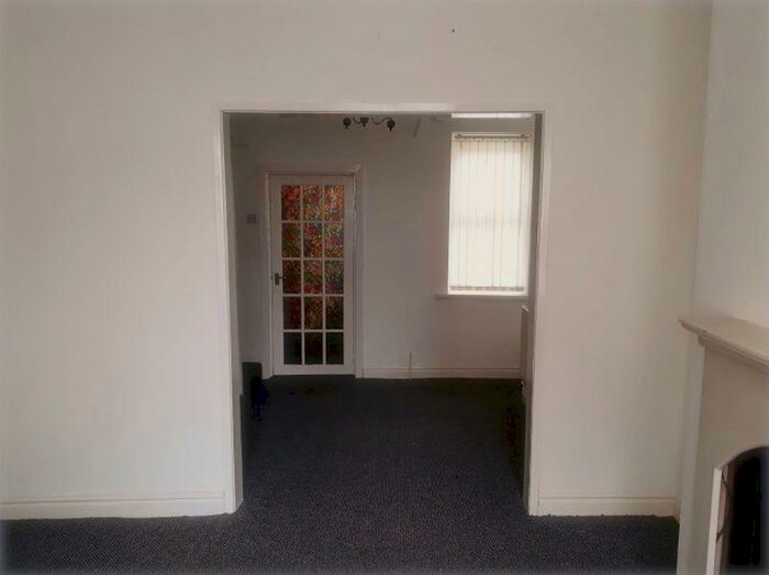 2 Bedroom Terraced House To Rent In Gloucester Road North, L6