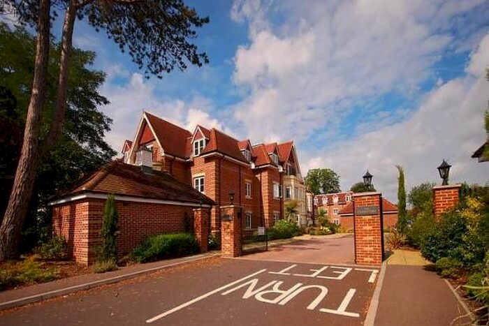 2 Bedroom Flat To Rent In London Road, Guildford GU1