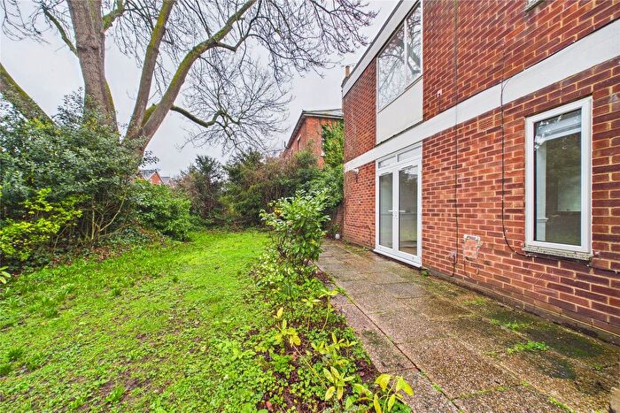 2 Bedroom Flat To Rent In Hamilton Road, Reading, Berkshire, RG1