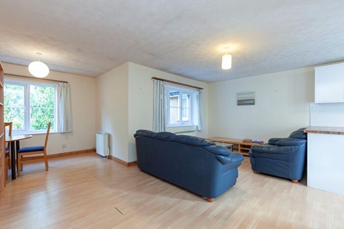 2 Bedroom Flat To Rent In Bishops Court, Marston, OX3