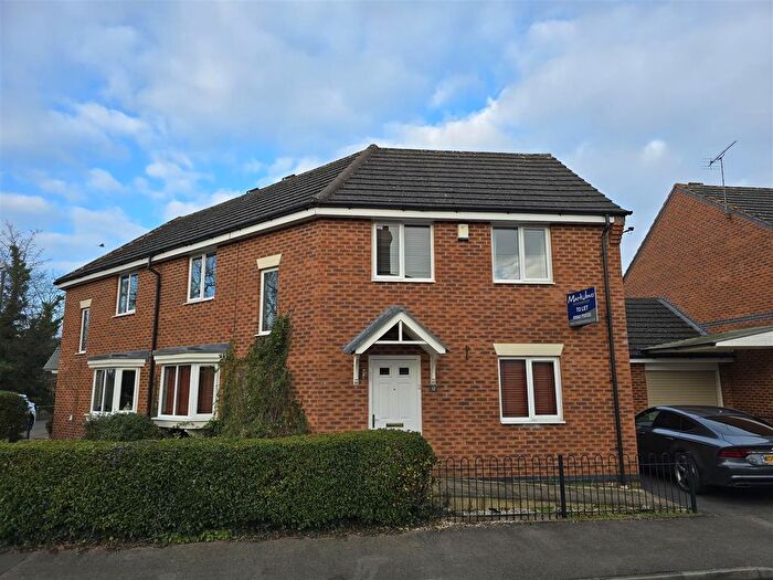 3 Bedroom Semi-Detached House To Rent In College Road, Kidderminster, DY10