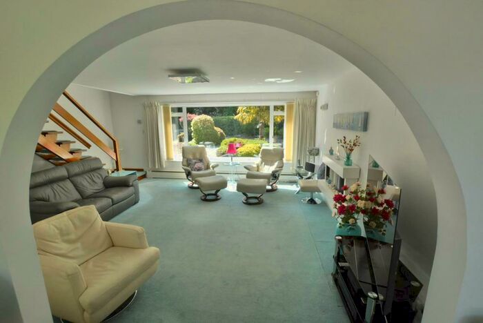 4 Bedroom Detached House For Sale In Upton Way, Broadstone, Dorset, BH18
