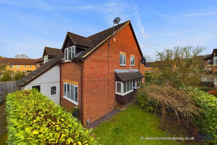 1 Bedroom End Of Terrace House To Rent In Monks Crescent, Addlestone, KT15