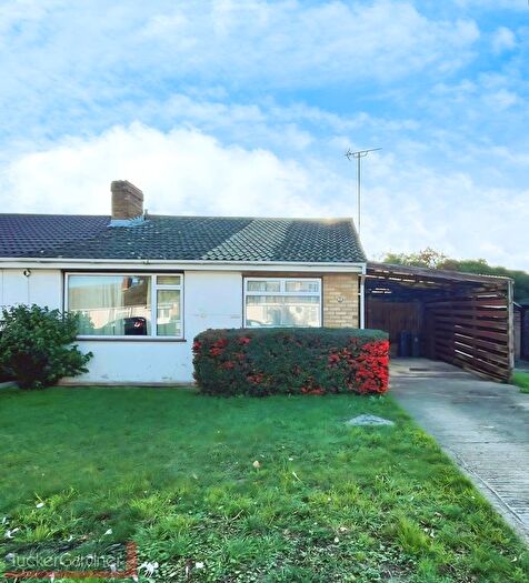 2 Bedroom Bungalow To Rent In Fontwell Avenue, Cambridge, CB4