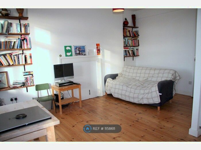 1 Bedroom Flat To Rent In Effra Court, London, SW2