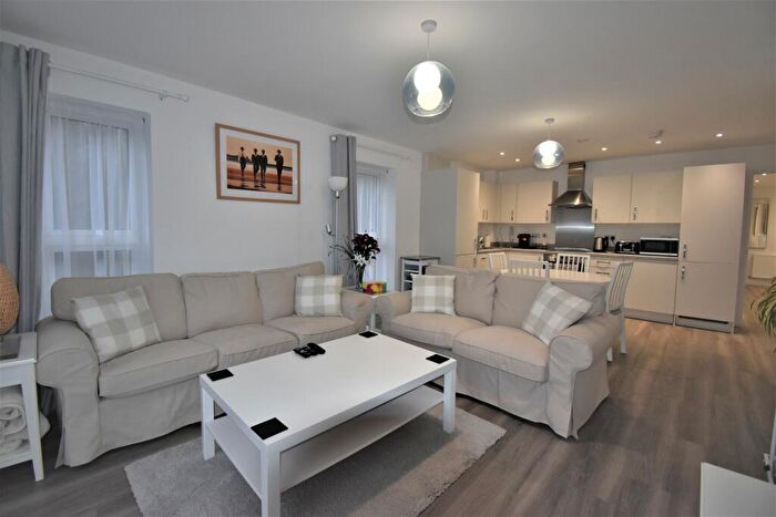 2 Bedroom Apartment To Rent In Beaulieu Place, Hook, RG27