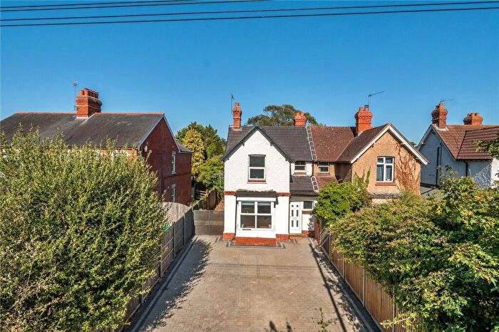 3 Bedroom Semi-Detached House To Rent In Basingstoke Road, Three Mile Cross, Reading, Berkshire, RG7