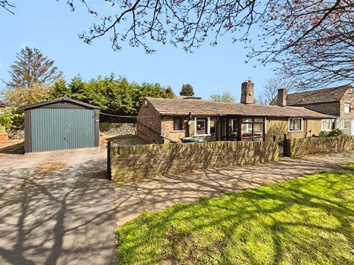 2 Bedroom Terraced Bungalow For Sale In Beacon Road, Bradford, BD6