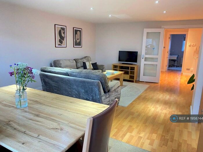 2 Bedroom Flat To Rent In Murray's Bridge, St. Andrews, KY16