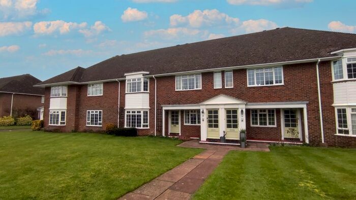 2 Bedroom Flat To Rent In Trafalgar Court, Farnham, GU9
