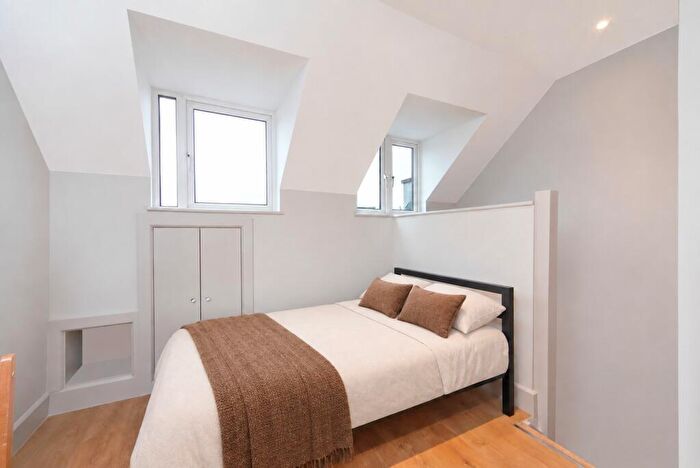 Studio To Rent In Norwood High Street, London, SE27