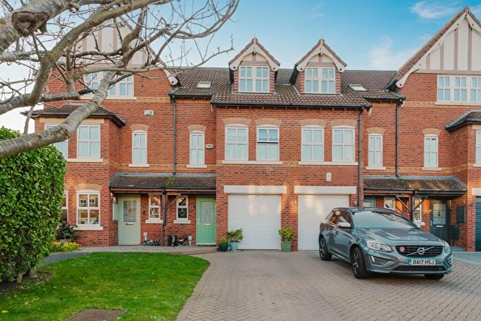 4 Bedroom Town House For Sale In Larton Farm Close, CH48