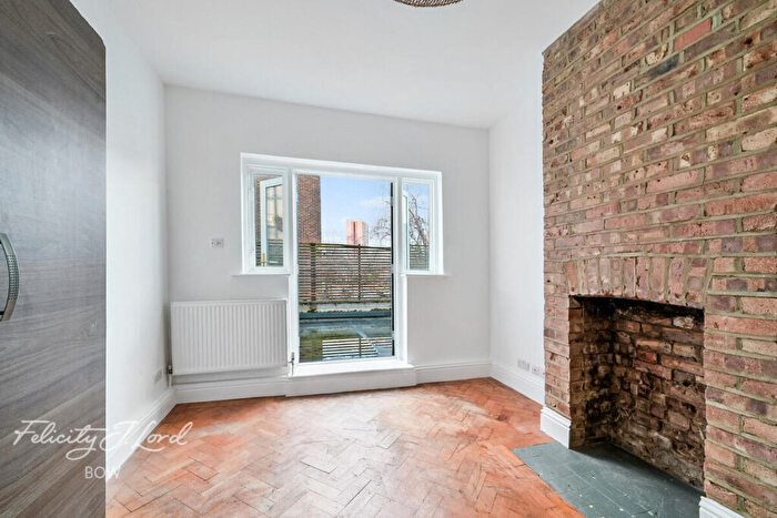 2 Bedroom Flat For Sale In Libra Road, London, E3