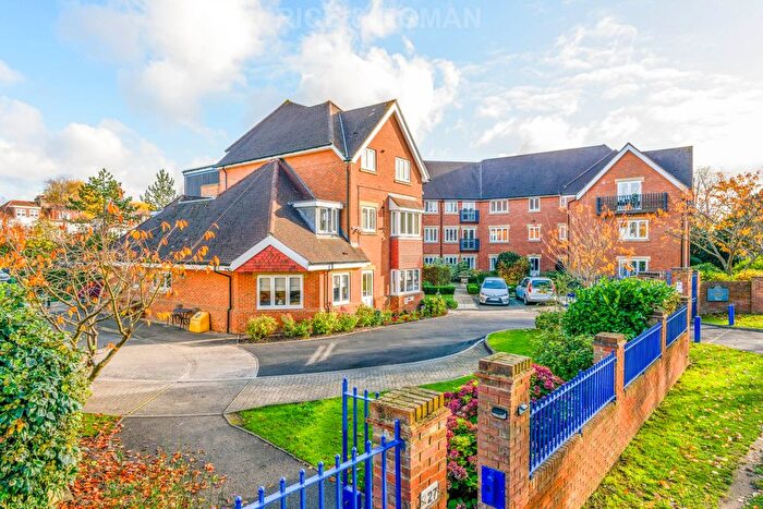 2 Bedroom Flat To Rent In Udney Park Road, Teddington, TW11