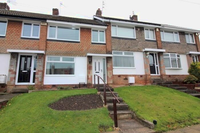 3 Bedroom Town House To Rent In Pendle Close, Bury BL8