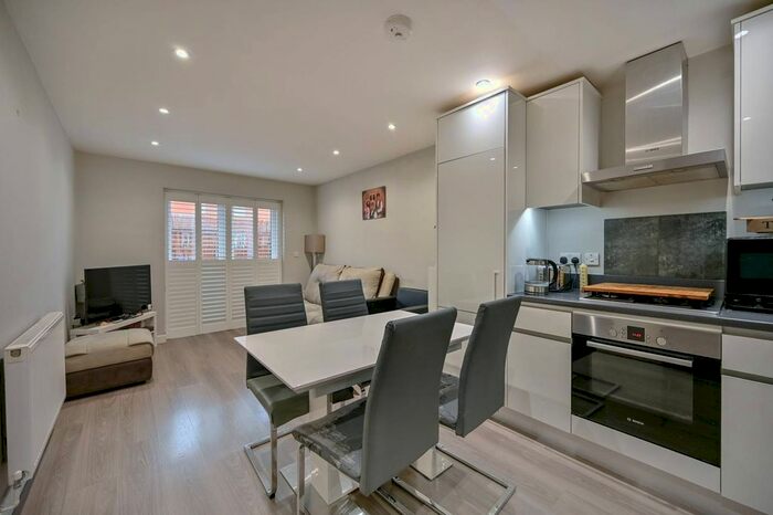 2 Bedroom Flat To Rent In London Road, Sutton, SM3