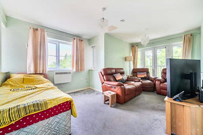 2 Bedroom Flat For Sale In Calver Close, Wokingham, Berkshire, RG41
