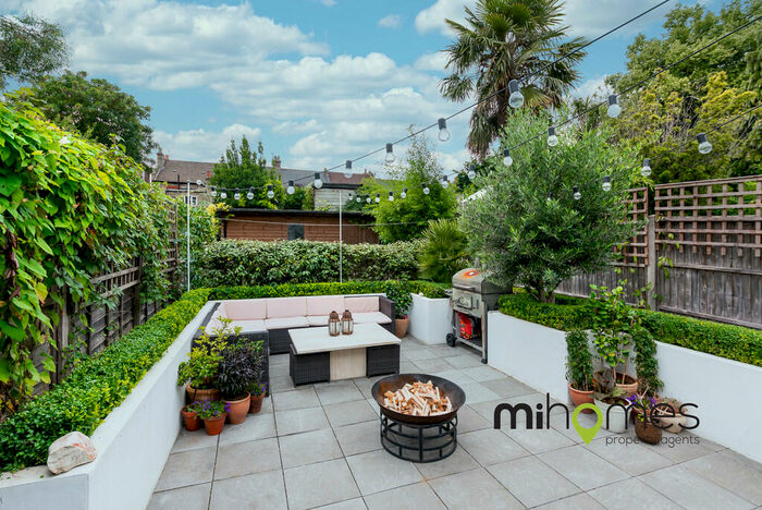 2 Bedroom Apartment To Rent In Beaconsfield Road, New Southgate, N11