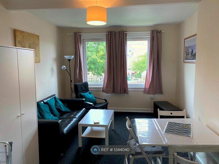 2 Bedroom Flat To Rent In Stevenson Drive, Edinburgh, EH11
