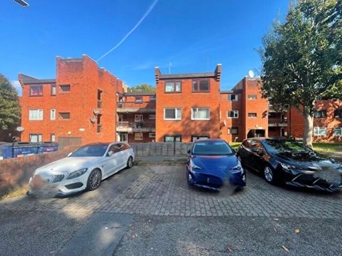 3 Bedroom Flat To Rent In Cowen Avenue, Harrow, Middlesex, HA2