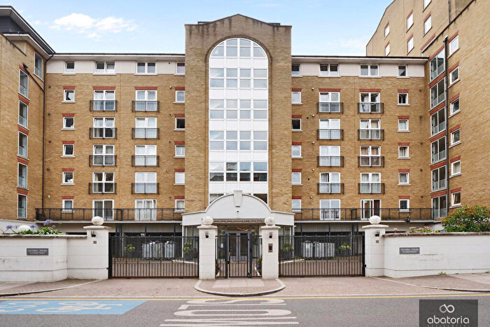 2 Bedroom Apartment To Rent In Victoria Wharf, Narrow Street, London, E14
