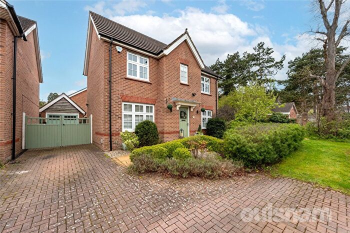 4 Bedroom Detached House For Sale In Chapel Rise, Rednal, Birmingham, West Midlands, B45