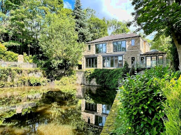 5 Bedroom Detached House For Sale In Lakeside, East Morton, Keighley