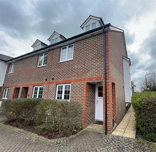 3 Bedroom Semi-Detached House To Rent In Sherway Close, Headcorn, Ashford, TN27