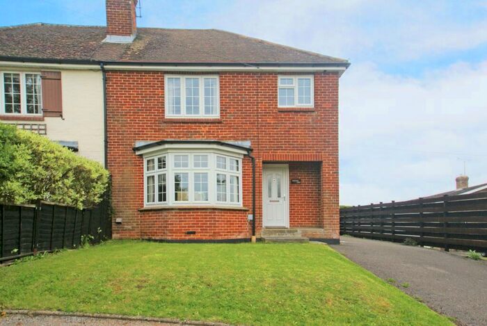 3 Bedroom Semi-Detached House To Rent In Sarson Close, Amport, SP11