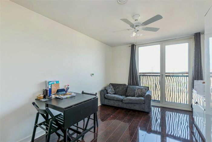 1 Bedroom Flat To Rent In Woods House, Grosvenor Waterside, Gatliff Road, Chelsea, London, SW1W