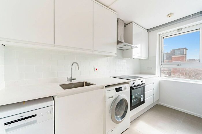3 Bedroom Flat To Rent In Babington Court, Bloomsbury, London, WC1N