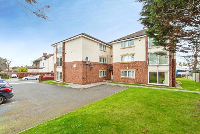 2 Bedroom Flat For Sale In New Chester Road, Birkenhead, Merseyside, CH42