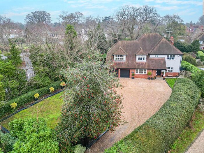 5 Bedroom Detached House For Sale In Crescent Drive, Shenfield, Brentwood, CM15